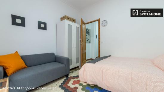 Habitación con terraza en apartamento de 5 dormitorios en El Pla del Real, Valencia - VALENCIA