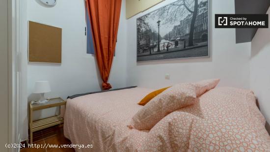 Habitación interior en apartamento de 5 dormitorios en El Pla del Real, Valencia - VALENCIA