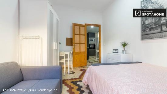 Habitación soleada en apartamento de 5 dormitorios en El Pla del Real, Valencia - VALENCIA