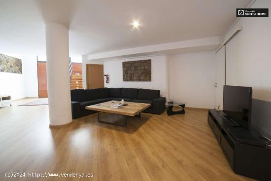  Amplio apartamento de 2 dormitorios con terraza en alquiler en Encants - BARCELONA 