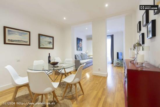  Elegante apartamento de 2 dormitorios con balcón en Malasaña - MADRID 