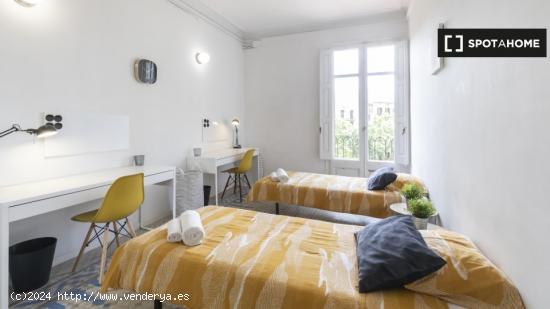 Habitación compartida luminosa en apartamento de 9 dormitorios en l'Eixample - BARCELONA