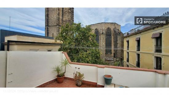 Estudio rústico en alquiler en el histórico Barri Gòtic - BARCELONA