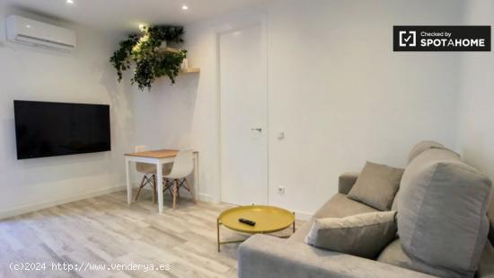 Apartamento renovado de 1 dormitorio con balcones en alquiler en Centro - MADRID