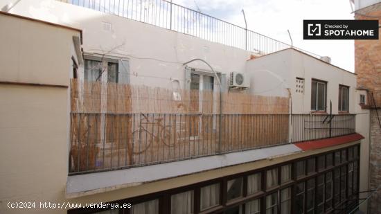 Se alquila habitación en piso de 4 habitaciones, Gràcia, Barca - BARCELONA