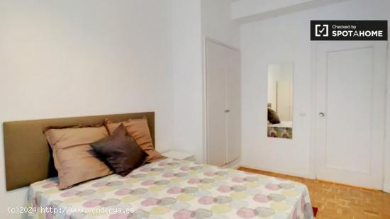 Habitación luminosa en un apartamento de 8 dormitorios en Nueva España - MADRID