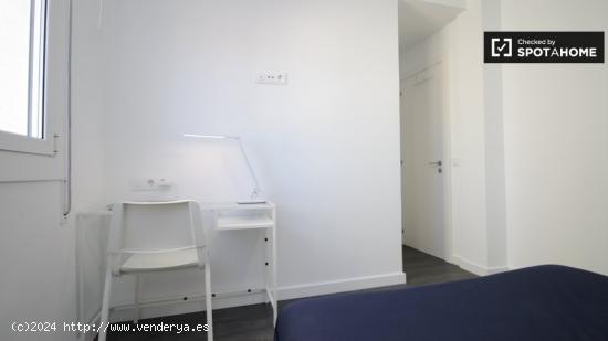 Habitación con baño en el apartamento de 3 dormitorios - Poble Sec - BARCELONA