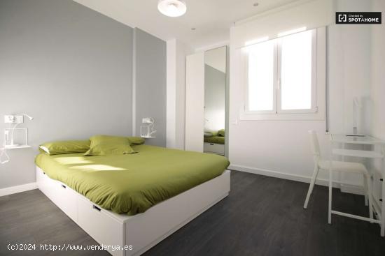  Habitación moderna en apartamento de 3 dormitorios - Poble Sec - BARCELONA 