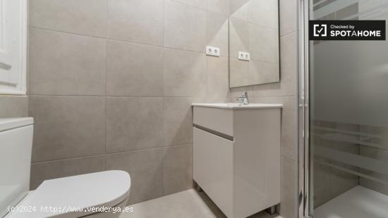 Habitación moderna en un apartamento de 5 dormitorios en L'Eixample - VALENCIA