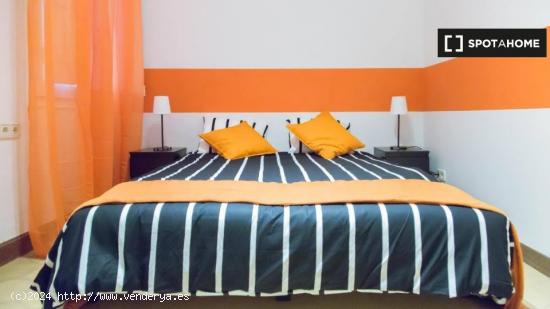 Habitación con encanto con cama de matrimonio en alquiler en Eixample - Sólo chicas - BARCELONA