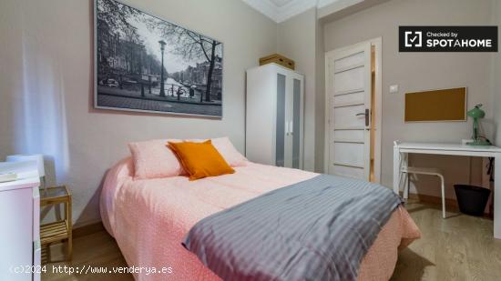 Acogedora habitación con cama doble en alquiler en Ciutat Vella - VALENCIA