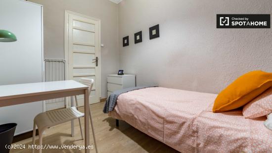 Cómoda habitación con cama individual en alquiler en Ciutat Vella - VALENCIA