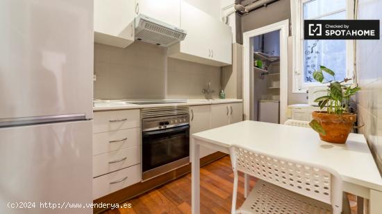 Acogedora habitación en alquiler en un apartamento de 5 dormitorios en Ciutat Vella - VALENCIA