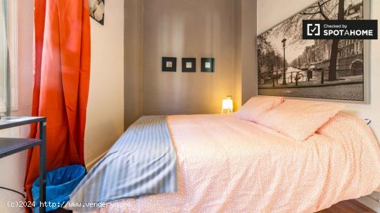 Elegante habitación en alquiler en un apartamento de 5 dormitorios en Ciutat Vella - VALENCIA