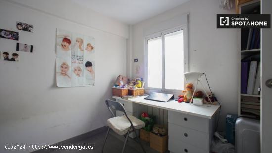 Acogedora habitación en alquiler en apartamento de 3 dormitorios en Quatre Carreres - VALENCIA