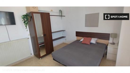 Amplia habitación con cama doble en alquiler en Puente de Vallecas - MADRID