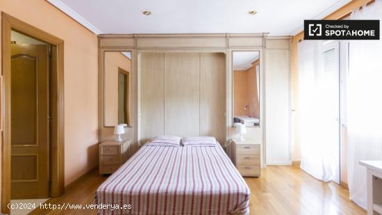 Amplia habitación con baño y balcón en alquiler en Villaviciosa de Odón - MADRID