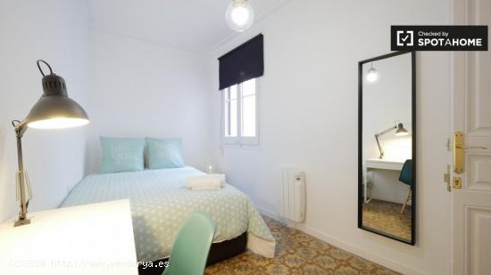 Acogedora habitación en alquiler en un apartamento de 3 dormitorios en Barri Gòtic - BARCELONA