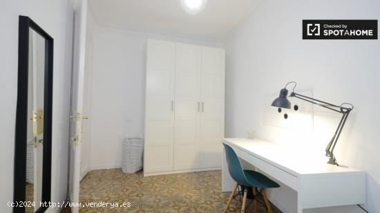 Acogedora habitación en alquiler en un apartamento de 3 dormitorios en Barri Gòtic - BARCELONA