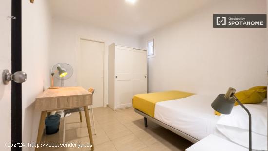 Acogedora habitación en apartamento de 6 dormitorios en Barri Gòtic, Barcelona - BARCELONA