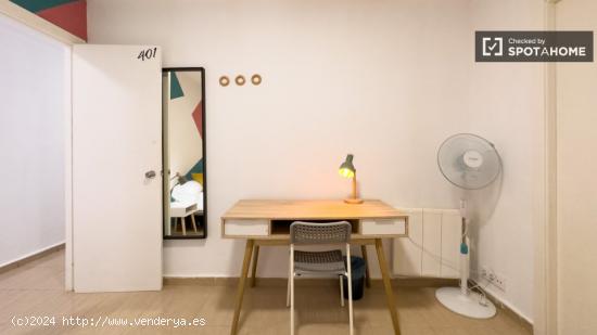 Acogedora habitación en apartamento de 6 dormitorios en Barri Gòtic, Barcelona - BARCELONA