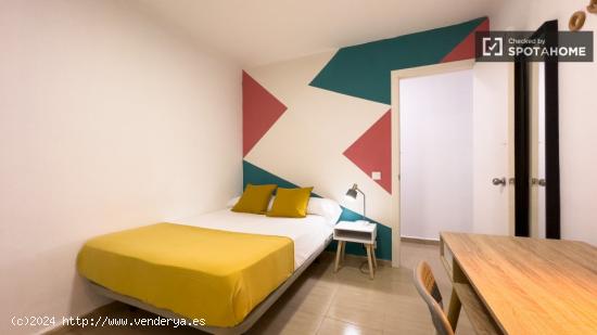 Acogedora habitación en apartamento de 6 dormitorios en Barri Gòtic, Barcelona - BARCELONA