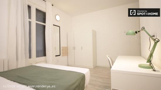 Gran habitación en un apartamento de 6 dormitorios en Eixample Dreta - BARCELONA