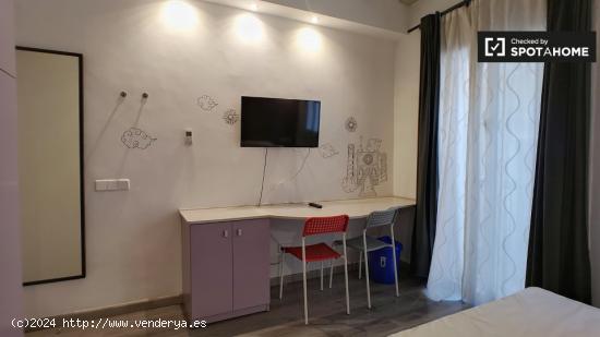 Acogedor estudio semi-independiente en alquiler en El Raval - BARCELONA