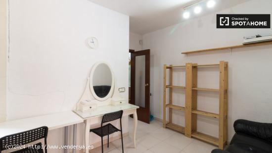 Apartamento de 2 dormitorios en alquiler en Sant Antoni de moda en El Raval - BARCELONA