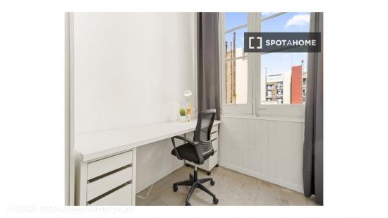 Elegante habitación en alquiler en un apartamento de 5 dormitorios en La Dreta de l'Eixample - BARC