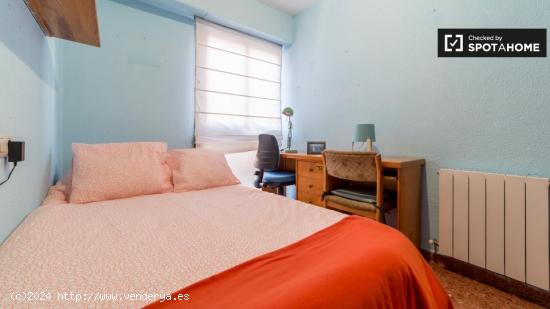 Acogedora habitación en un apartamento de 5 dormitorios en Algirós, Valencia - VALENCIA