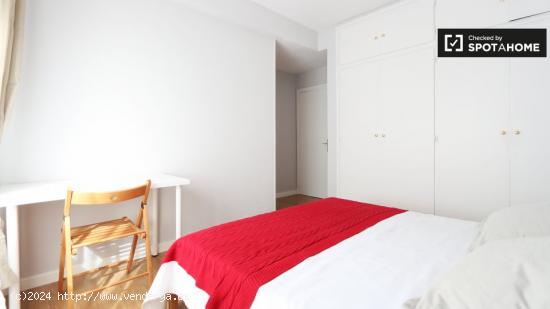 Habitación limpia y ordenada en piso compartido de 5 habitaciones en Nueva España - MADRID