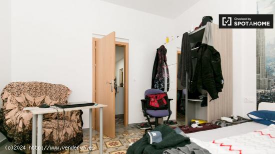 Cómoda habitación en un apartamento de 5 dormitorios en Centro - GRANADA