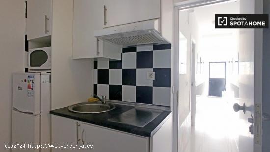 Interior de 12m2 de Habitación Compartida en la zona de Bellas Vistas - LEN3 - MADRID