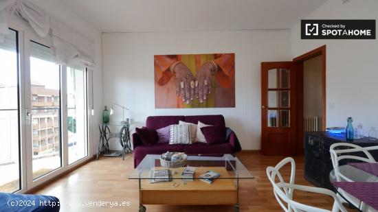 Moderno apartamento de 3 dormitorios con balcones en alquiler en Sant Martí - BARCELONA