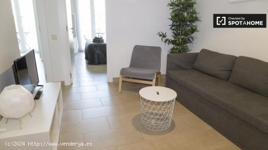 Habitación luminosa en alquiler en apartamento de 4 dormitorios en Gràcia - BARCELONA