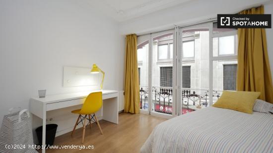 Habitación luminosa en apartamento de 3 dormitorios en Barri Gòtic, Barcelona - BARCELONA