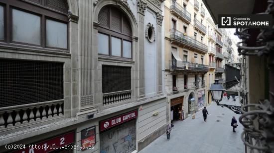 Habitación luminosa en apartamento de 3 dormitorios en Barri Gòtic, Barcelona - BARCELONA