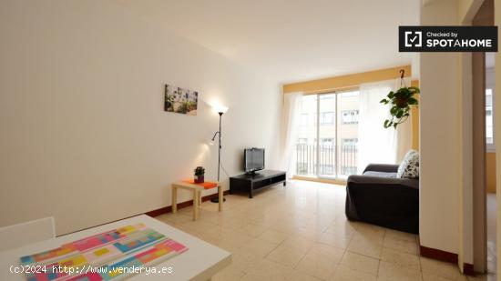 Se alquila habitación tipo loft en un apartamento de 4 dormitorios en L'Eixample - BARCELONA