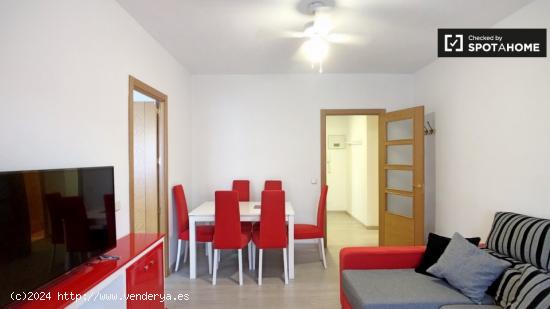 Colorido apartamento de 2 dormitorios con aire acondicionado en alquiler en Acacias. - MADRID