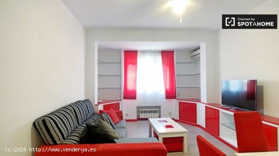 Colorido apartamento de 2 dormitorios con aire acondicionado en alquiler en Acacias. - MADRID