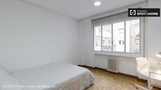 Habitación soleada con cama doble en alquiler en Tetuán - MADRID