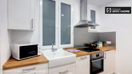 Apartamento reformado de 2 dormitorios en alquiler en Malasaña - MADRID