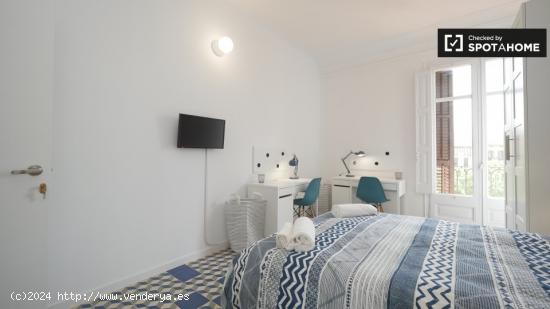 Elegante habitación en alquiler en un apartamento de 9 dormitorios en l'Eixample - BARCELONA