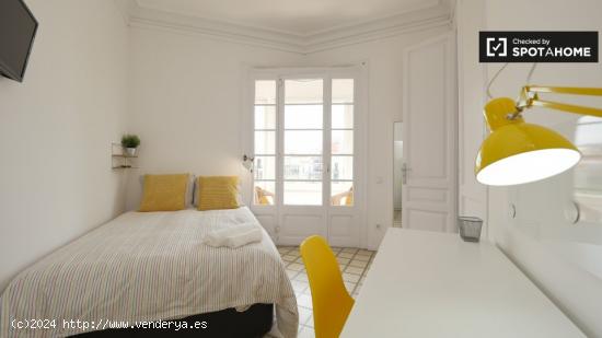 Se alquila habitación en apartamento de 9 dormitorios en l'Eixample - BARCELONA