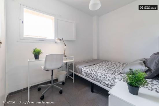  Habitación moderna en apartamento de 4 dormitorios en Algirós - VALENCIA 