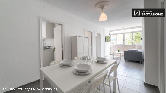 Habitación moderna en apartamento de 4 dormitorios en Algirós - VALENCIA