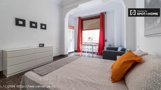 Hermosa habitación en alquiler en un apartamento de 8 dormitorios, Extramurs - VALENCIA