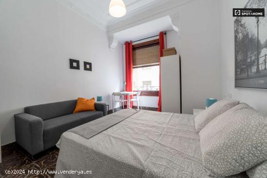  Elegante habitación en alquiler en un apartamento de 8 dormitorios, Extramurs - VALENCIA 