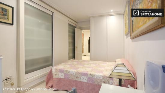 Acogedora habitación en alquiler en apartamento de 3 dormitorios en Chueca - MADRID